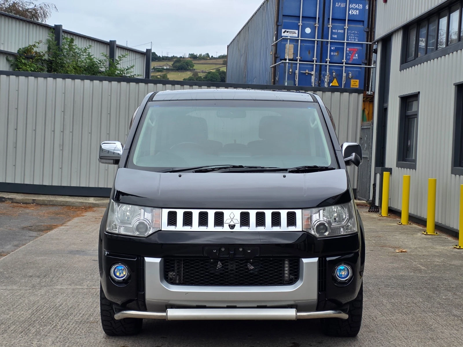 2007 Mitsubishi Delica JDM car for sale — photo 2 of 24
