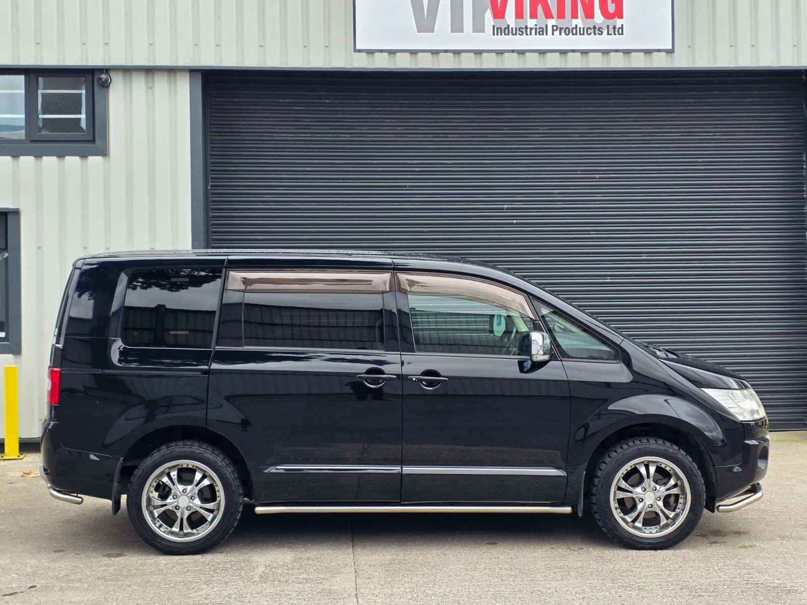 2007 Mitsubishi Delica JDM car for sale — photo 4 of 24