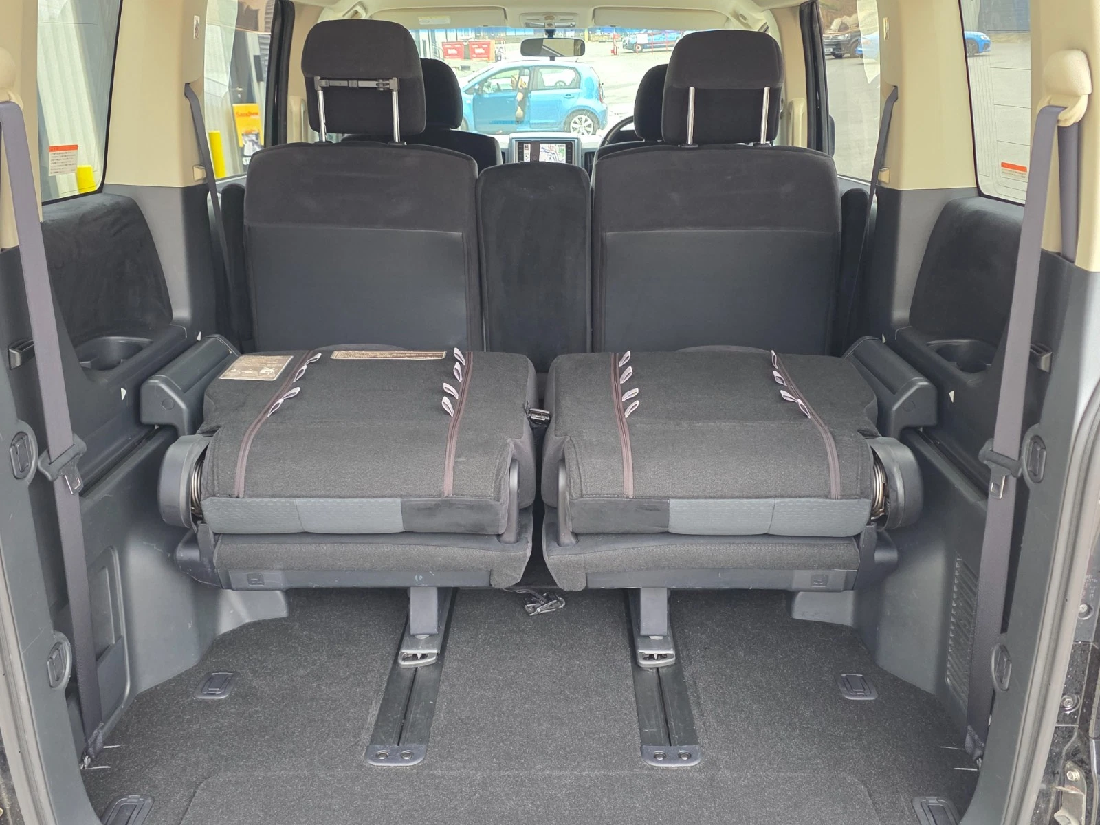 2007 Mitsubishi Delica JDM car for sale — photo 10 of 24