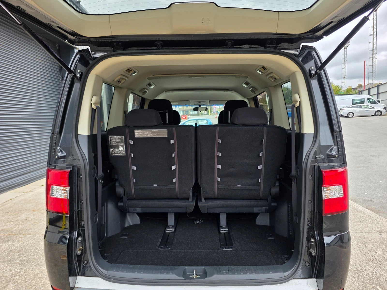 2007 Mitsubishi Delica JDM car for sale — photo 11 of 24