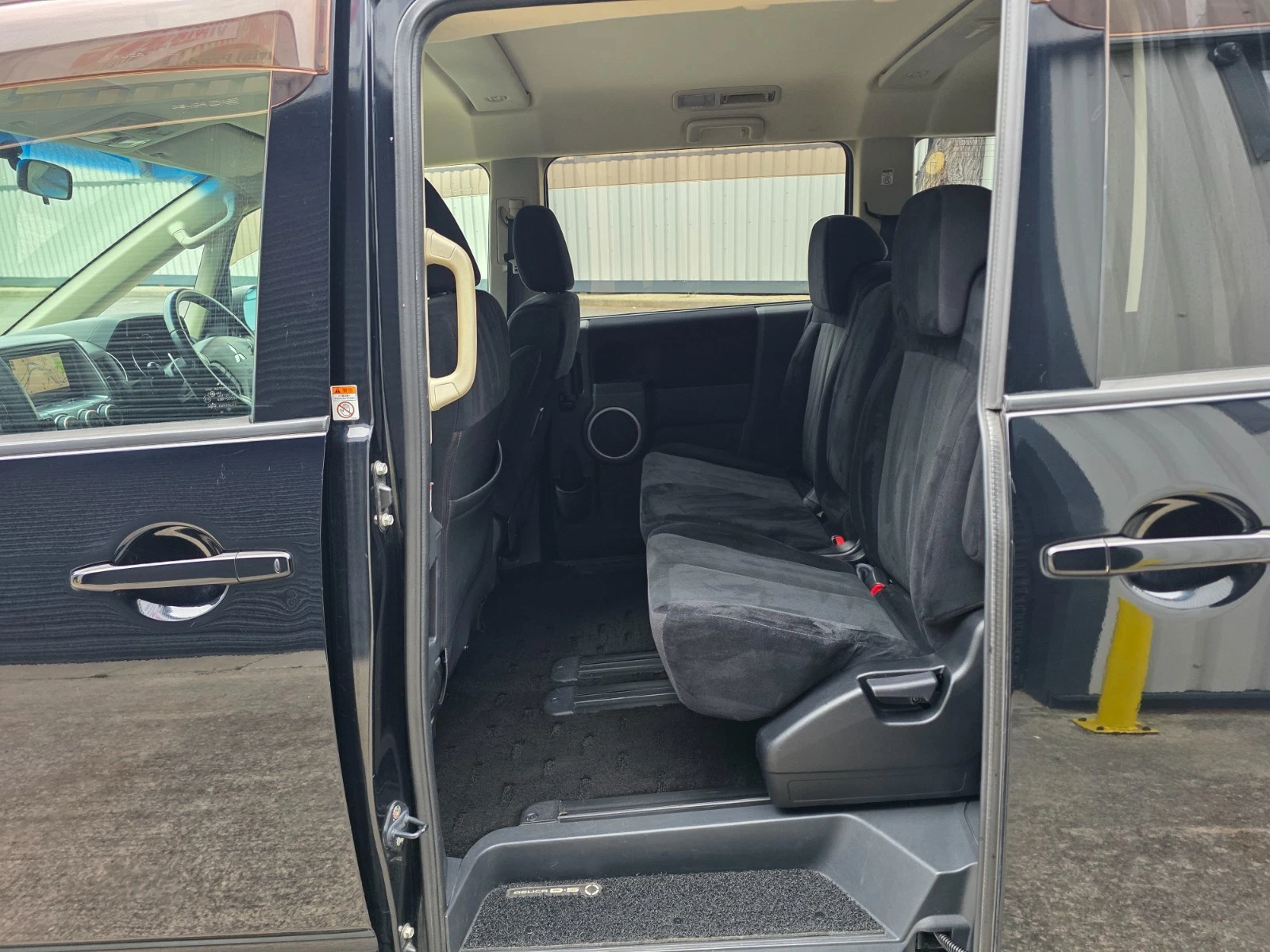 2007 Mitsubishi Delica JDM car for sale — photo 14 of 24
