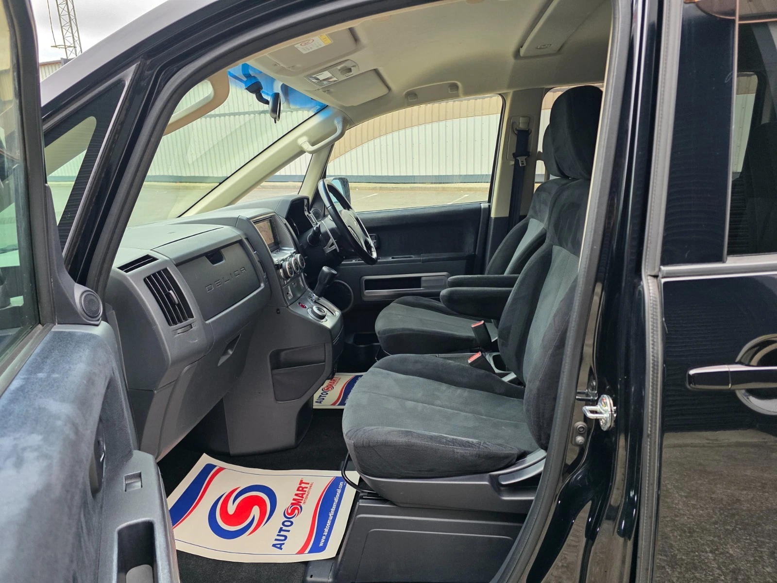 2007 Mitsubishi Delica JDM car for sale — photo 17 of 24