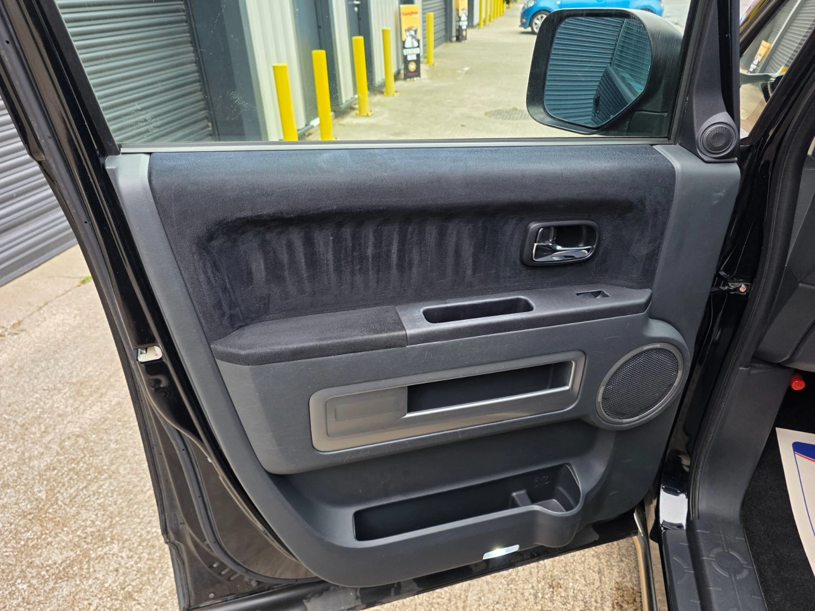 2007 Mitsubishi Delica JDM car for sale — photo 18 of 24