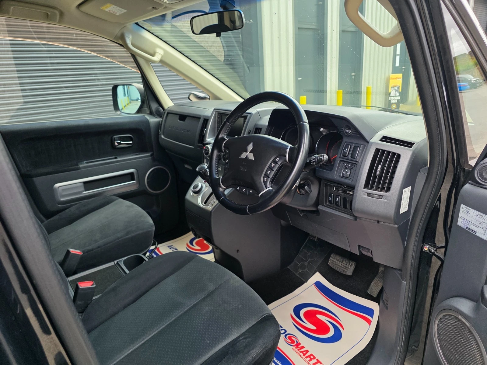 2007 Mitsubishi Delica JDM car for sale — photo 19 of 24