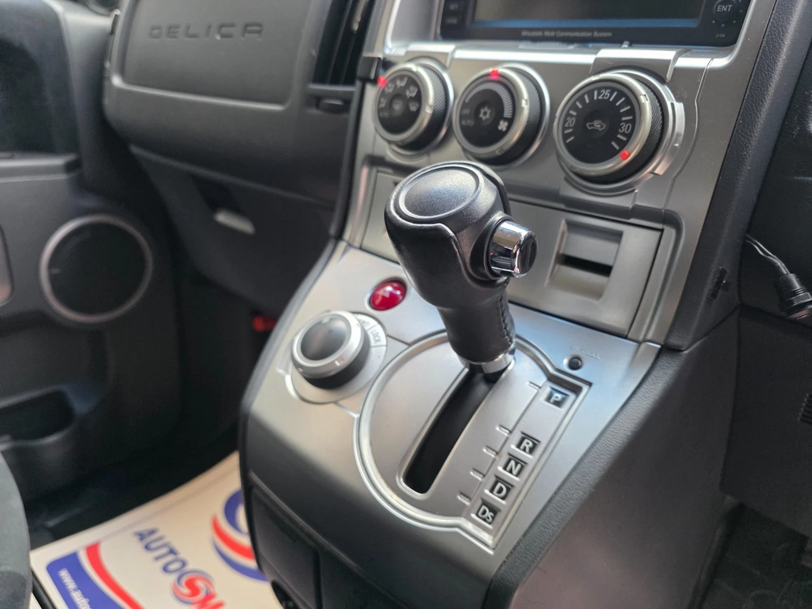2007 Mitsubishi Delica JDM car for sale — photo 22 of 24